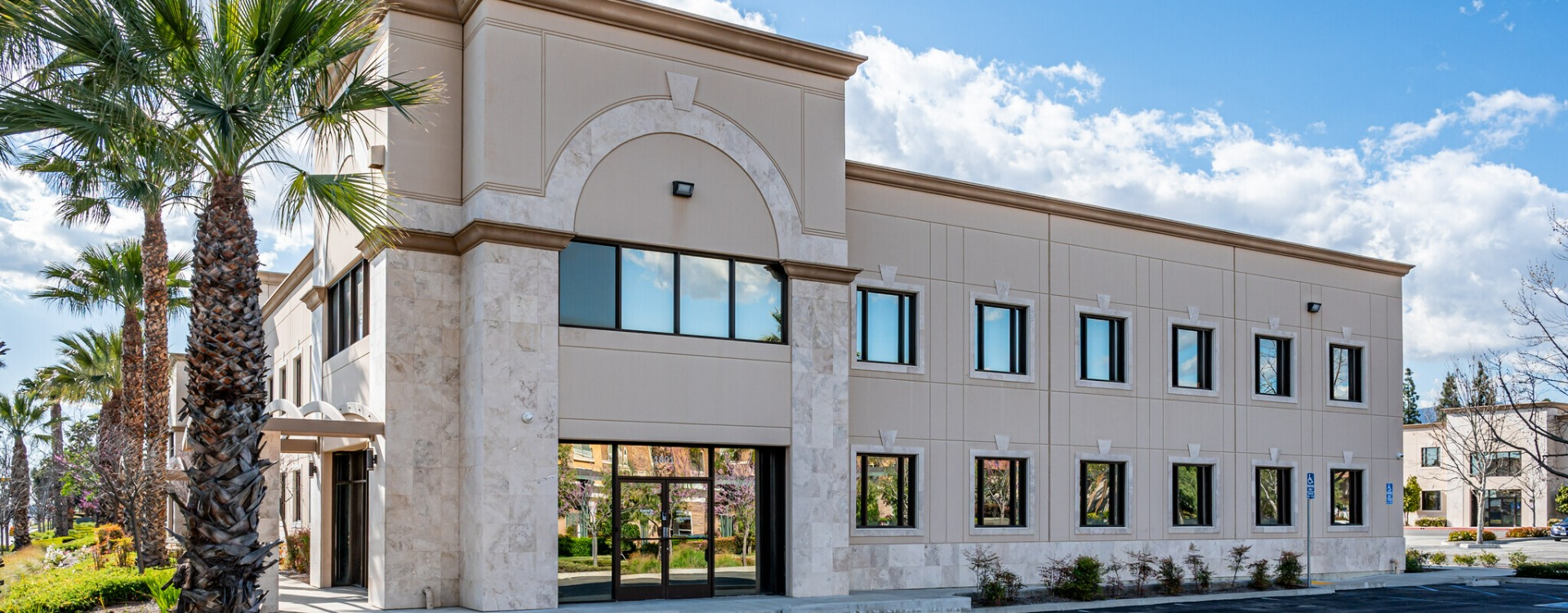 IMG_202509268368_1920x750